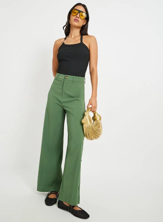 تايك تو بلوزة بحمالات عنق بلون سادة مع تفاصيل إبزيم