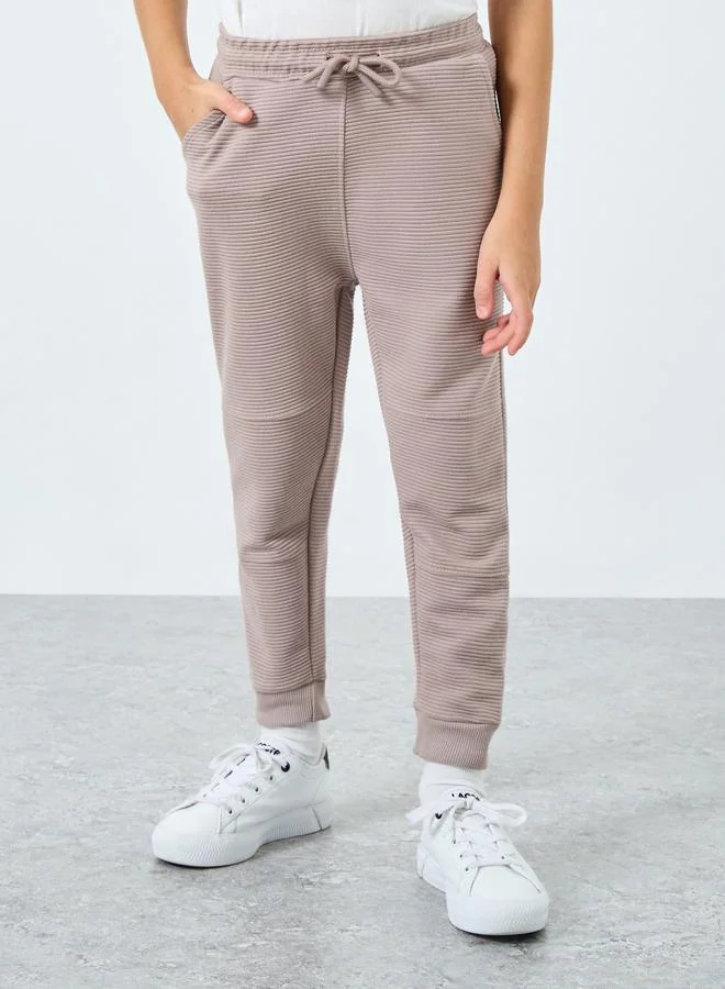 ستايلي بنطال جوغرز بتفاصيل بارزة الملمس