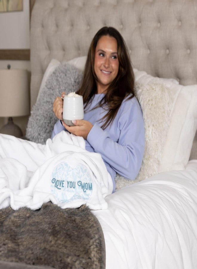 شركة بافيليون جيفت شركة بافيليون للهدايا - أحبك يا أمي - بطانية رويال بلوش 320 جرامًا للمتر المربع، ناعمة وسميكة ودافئة، مناسبة للأريكة والسرير والمكتب، هدية للأم من الابنة أو الابن أو الأطفال أو الزوج أو الأم - Image 3