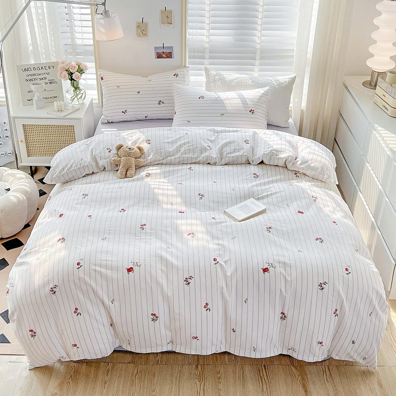 BlueBlue مجموعة غطاء لحاف أطفال كرز أزرق كوين 100 قطن للفتيان والفتيات والمراهقين بنمط كرز أحمر وزهور على خلفية بيضاء مخططة 1 غطاء لحاف فواكه لطيف 2 أغطية وسائد كوين