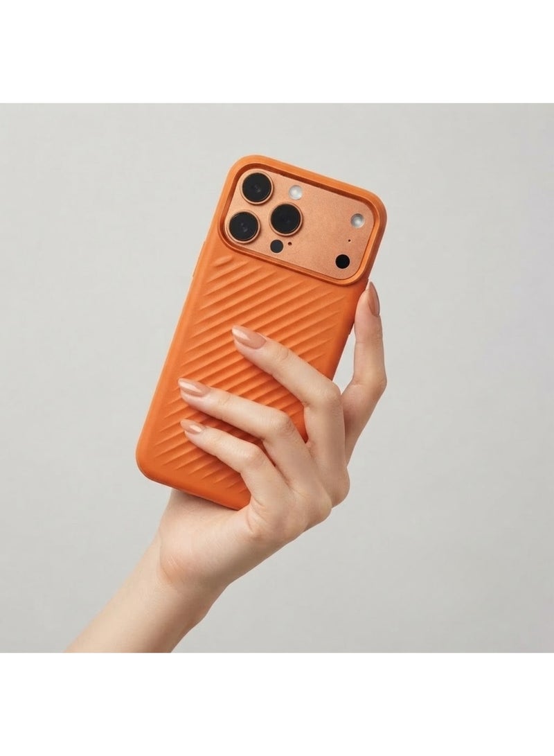 حافظة حماية لهاتف iPhone 17 Pro Max بتصميم معدني وملمس مضلع مائل، مانعة للانزلاق ومقاومة للصدمات ومتوافقة مع MagSafe. - Image 2