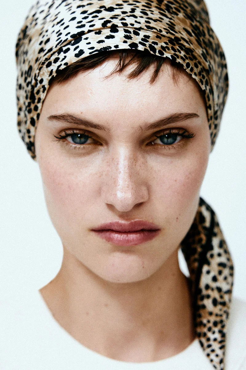 اتش اند ام Printed silk scarf