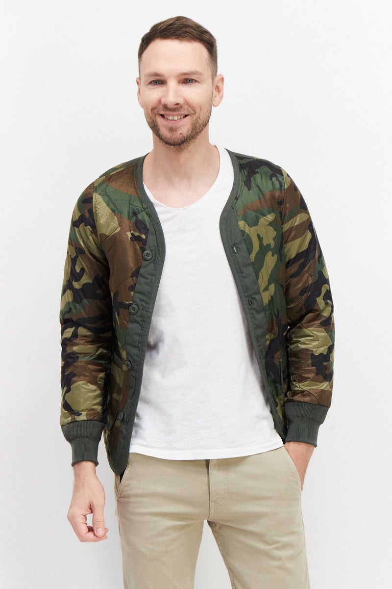 Alpha Industries جاكيت رجالي مبطن بأكمام طويلة بتصميم مموه، لون زيتوني - Image 1