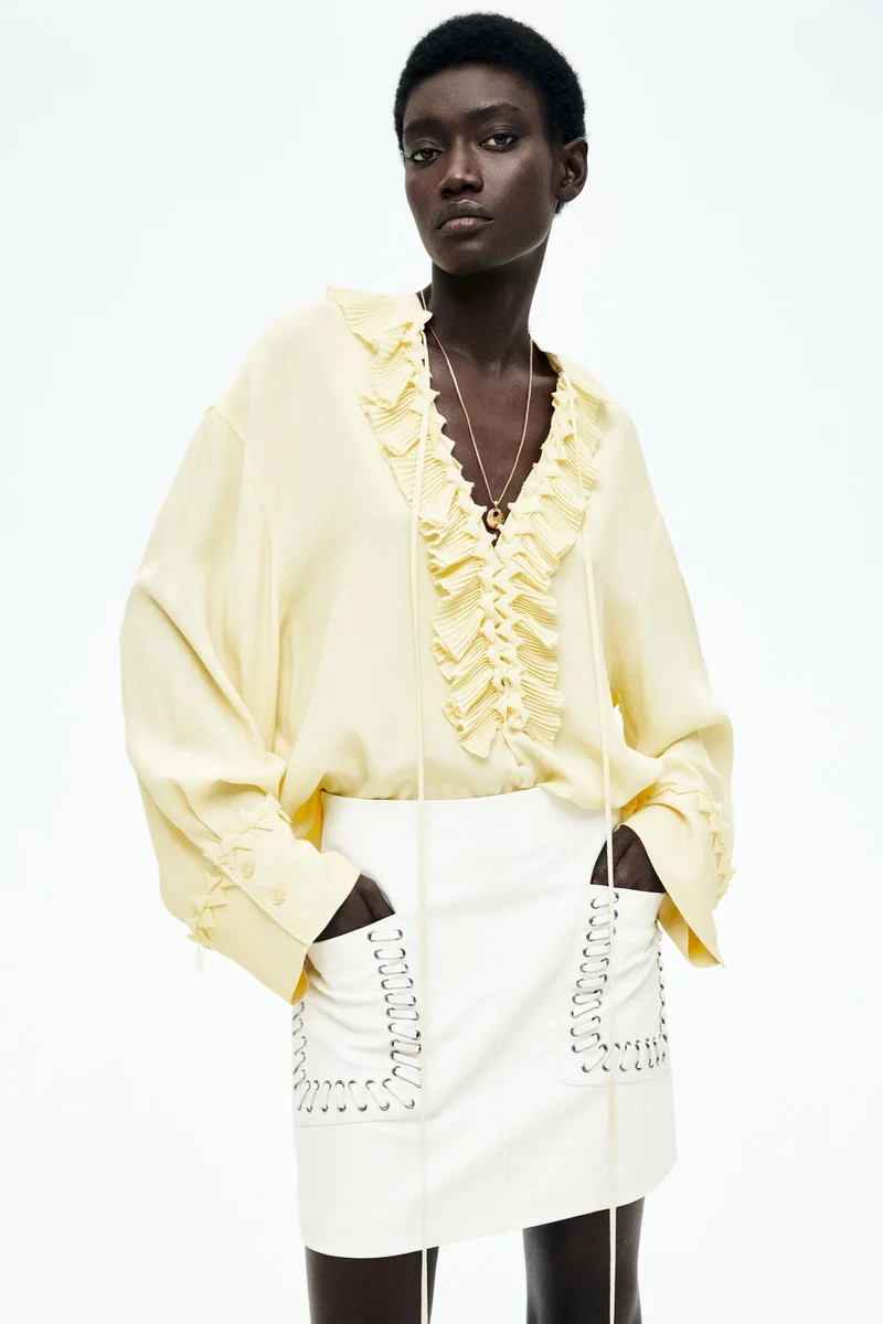 اتش اند ام تنورة ميني من نسيج مطلي