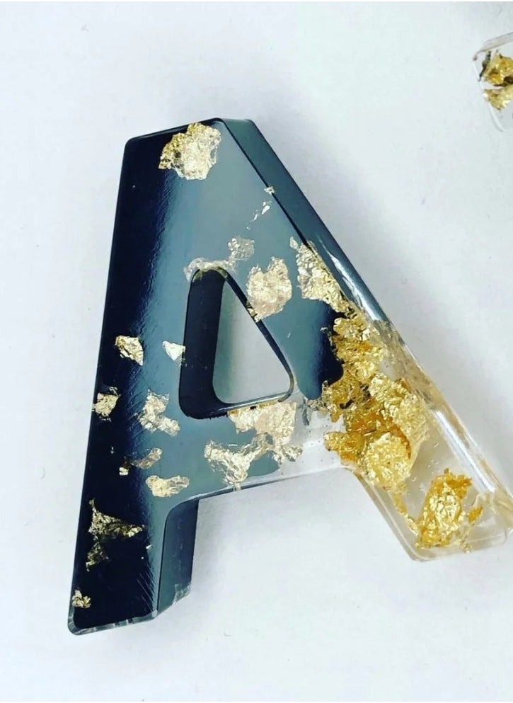 Generic - An English A-shaped keychain made of epoxy resin in multiple, distinctive and attractive colors that can be presented as a gift. - Image 1