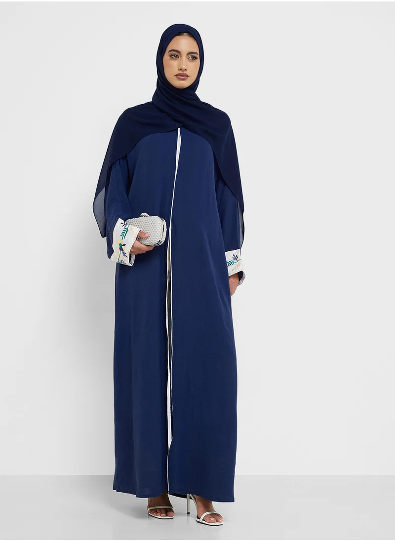 هيا كلوزيت V-Neck Printed Straight Sleeve Abaya