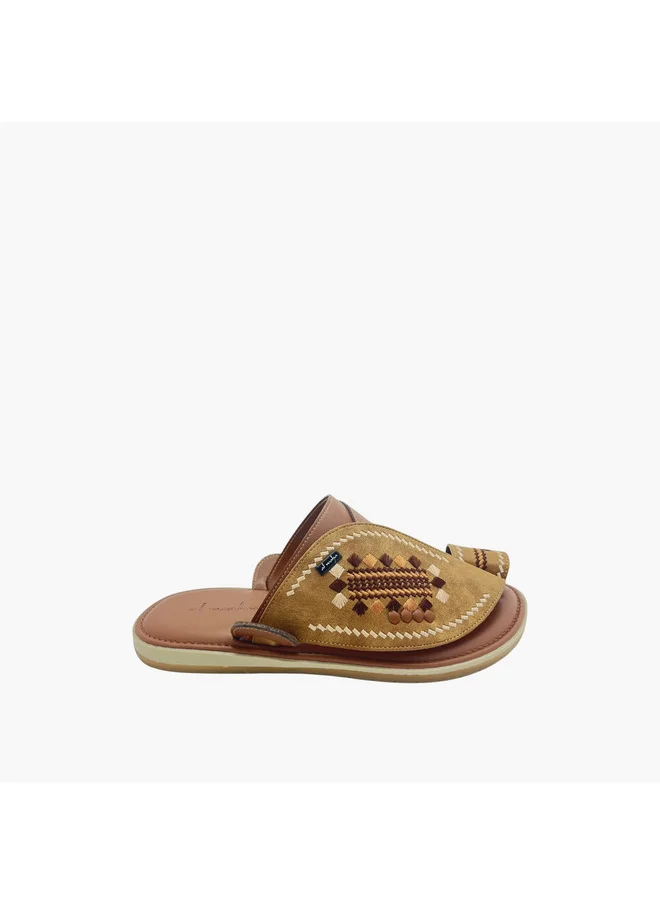 الواحة Men's Textured Slip-On Arabic Sandals with Toe Loop Detail