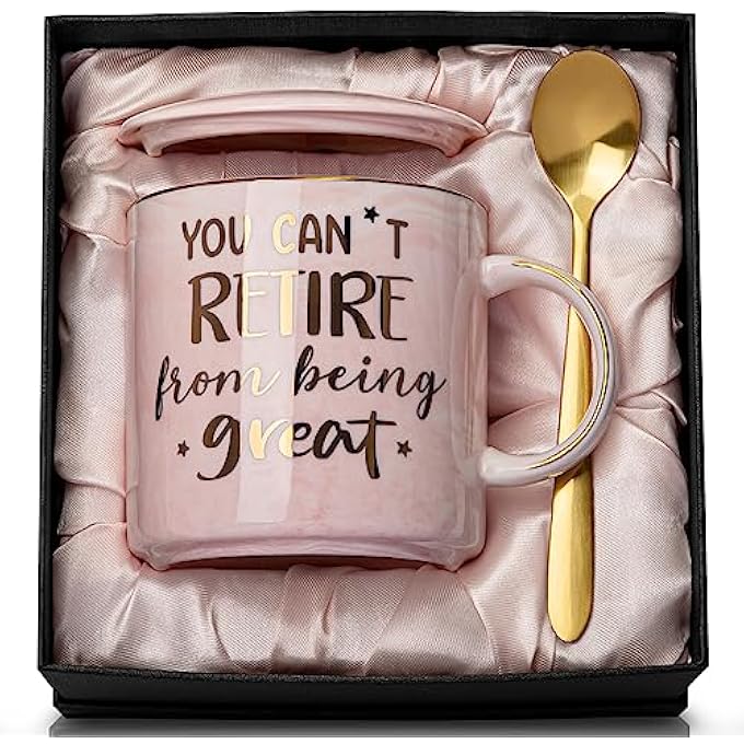 ALBISS هدايا تقاعد مضحكة للنساء لا يمكنك التقاعد من كونك رائعًا، كوب تقاعد من الرخام الوردي سعة 14 أونصة مع بطاقة معايدة مطبوعة بالذهب، هدايا وداع سعيدة للزملاء المتقاعدين والأصدقاء، صندوق هدايا لطيف - Image 1