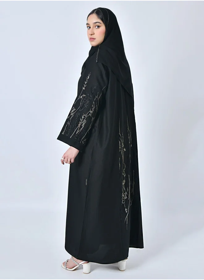 HAWRAA ABAYA Black wrap abaya with a combination of crepe fabric and embroidered jacquard