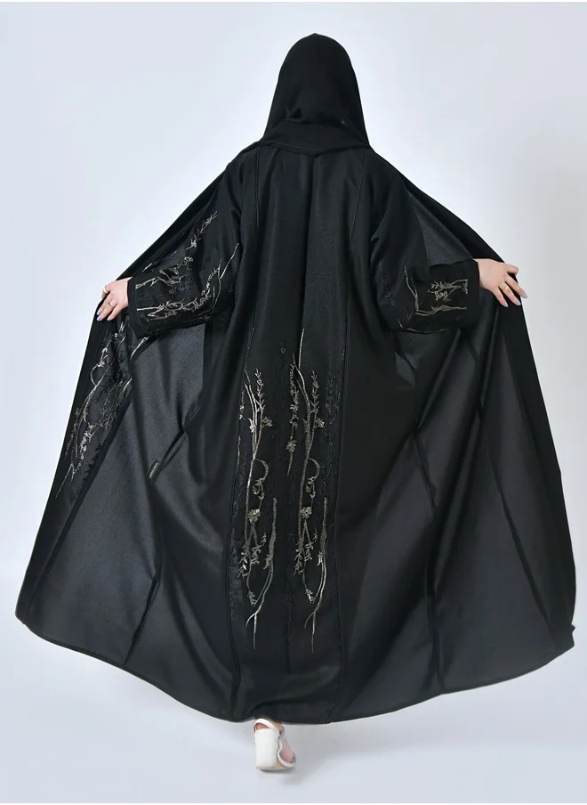 HAWRAA ABAYA Black wrap abaya with a combination of crepe fabric and embroidered jacquard