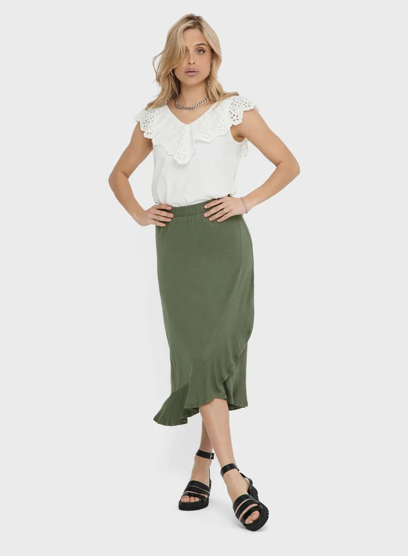 Jacqueline de Yong Ruffle Detail V-Neck Top