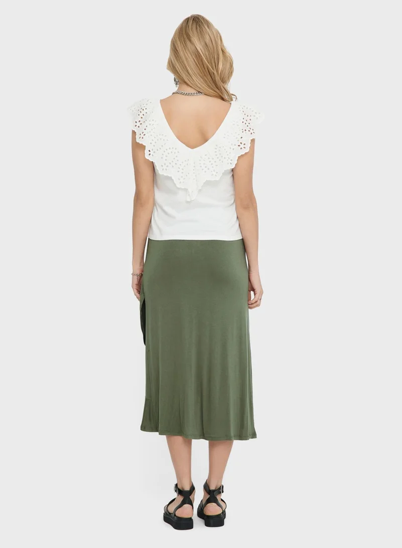Jacqueline de Yong Ruffle Detail V-Neck Top