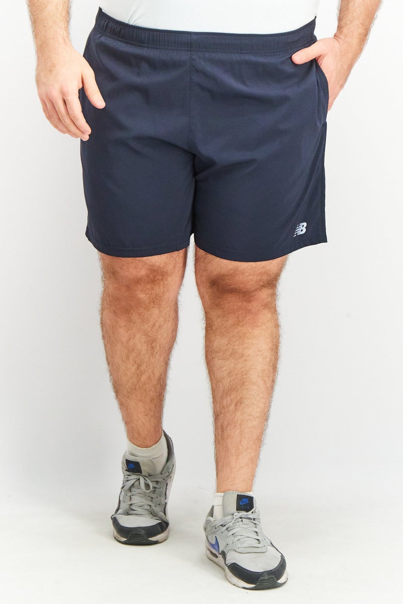 New Balance شورتات رياضية للرجال، مناسبة للجري، لون كحلي - Image 1