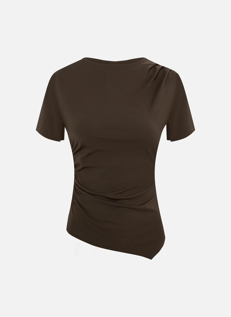 Lichi Short-sleeved T-shirt with an asymmetrical hem