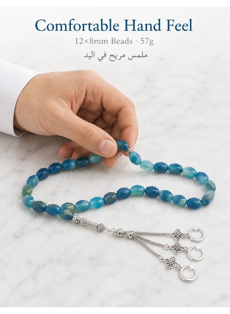 فوريكاسا فيوريكاسا سبحة رجالية من العقيق الأزرق الطبيعي، 33 حبة مقاس 12×8 مم بتصميم مقطع، وزن 57 جم، تفاصيل معدنية مطلية ونهاية بثلاث سلاسل، علبة هدايا بدرج، هدية لرمضان والعيد - Image 4