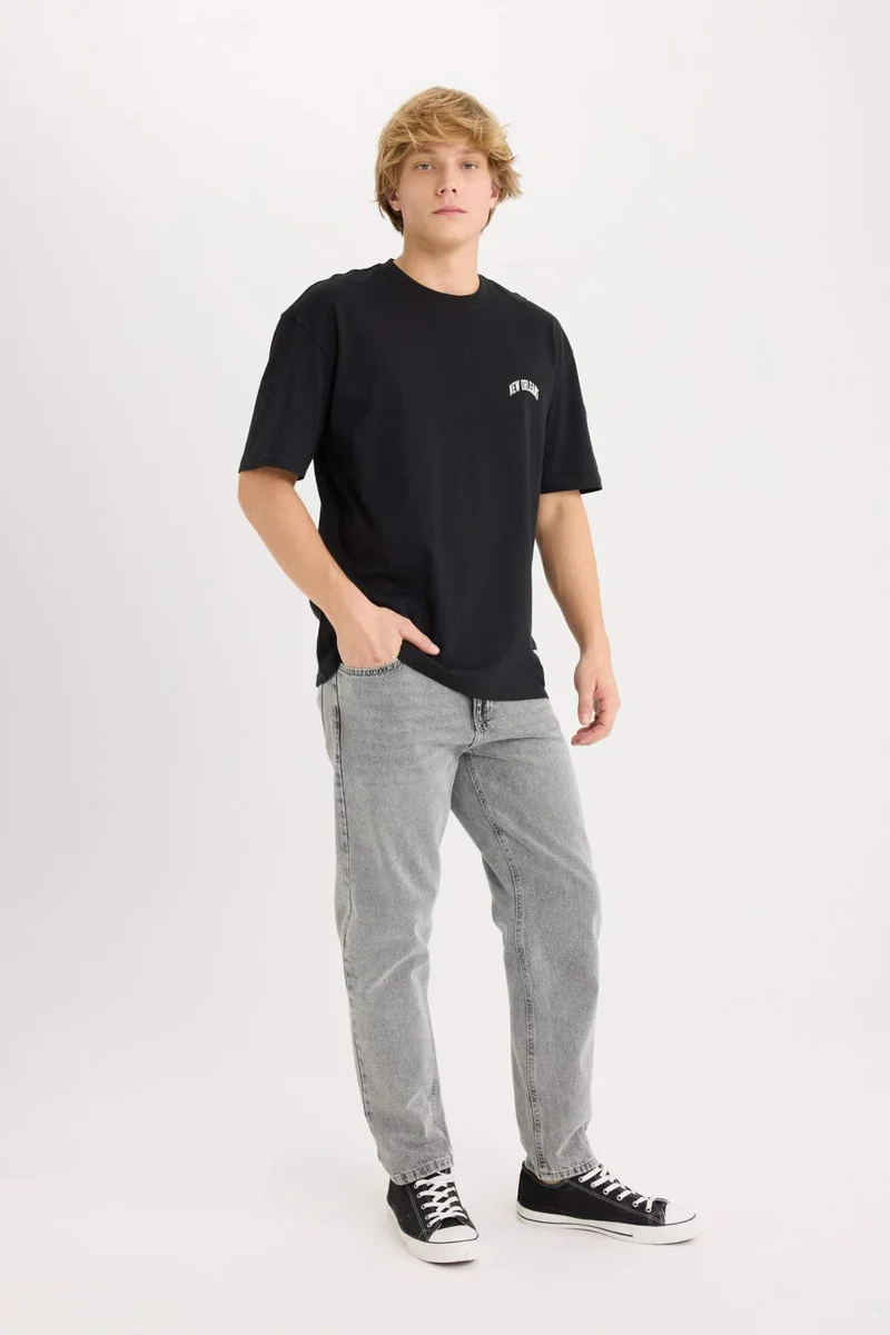 ديفاكتو Boxy Fit Crew Neck Printed Short Sleeve T-Shirt