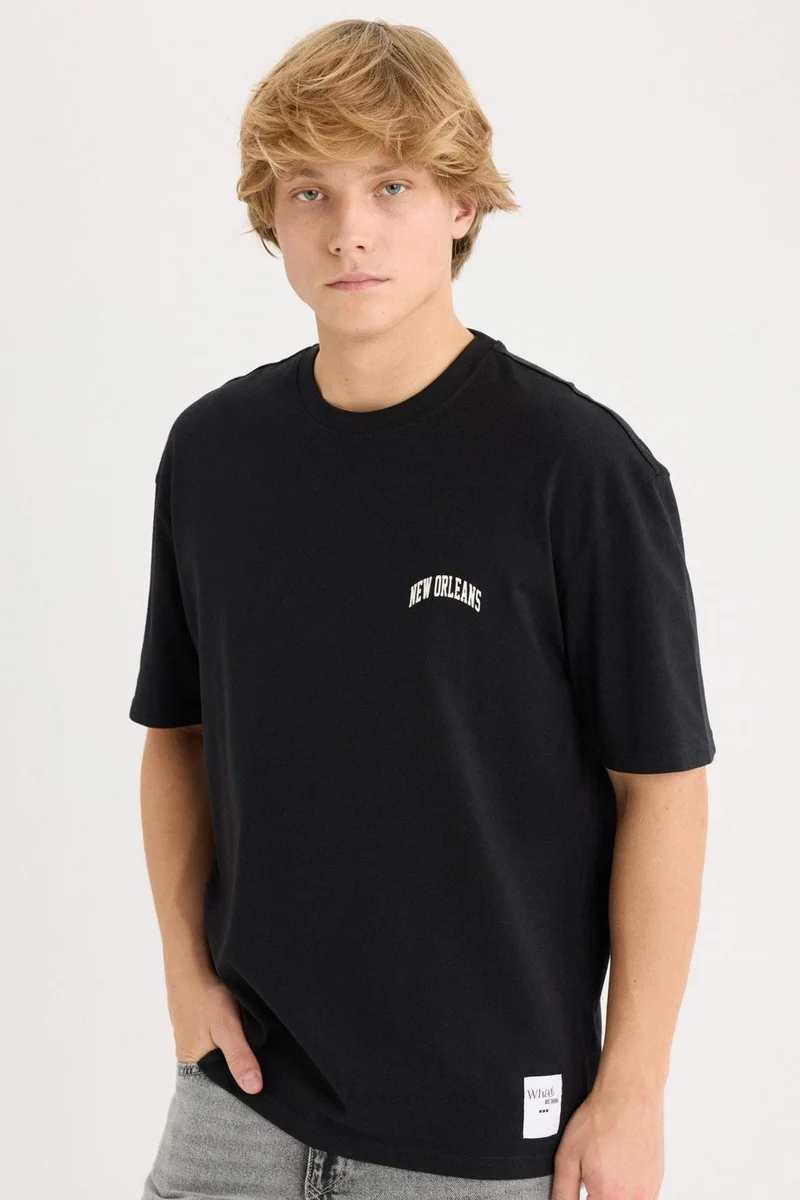 ديفاكتو Boxy Fit Crew Neck Printed Short Sleeve T-Shirt