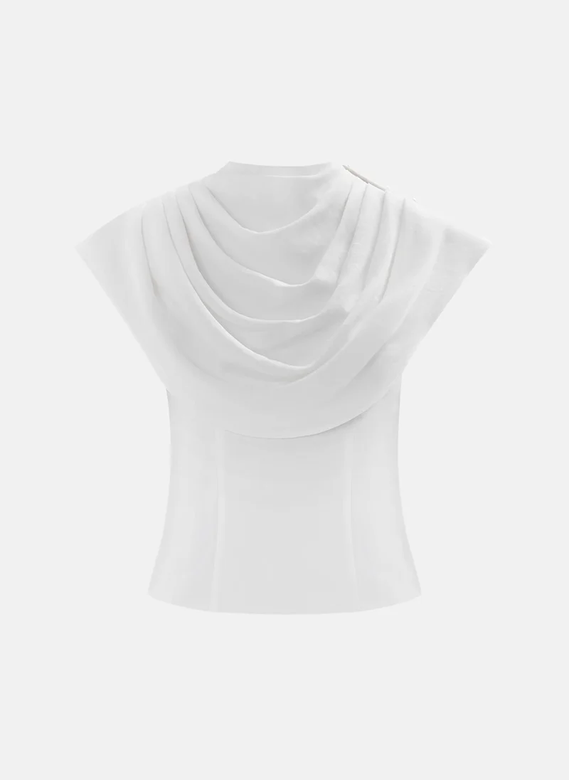 ليتشي بلوزة واسعة مع صدر منسدل