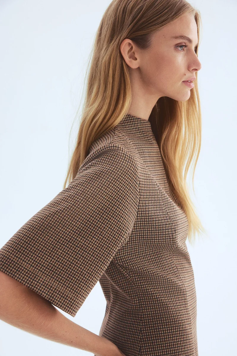 اتش اند ام فستان ميني بياقة قائمة