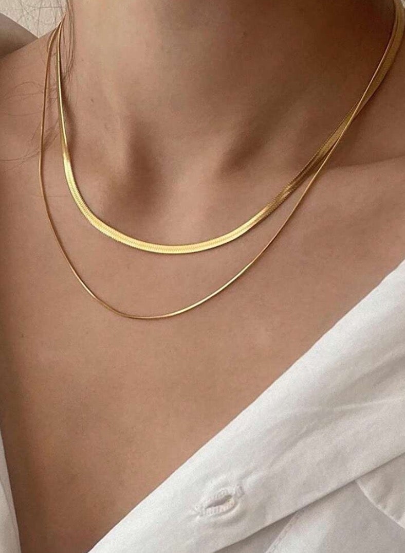 إيكوال سلسال نسائي أنيق مكون من قطعتين مصنوع من الاستانلس ستيل مطلي باللون الذهبي - Image 1