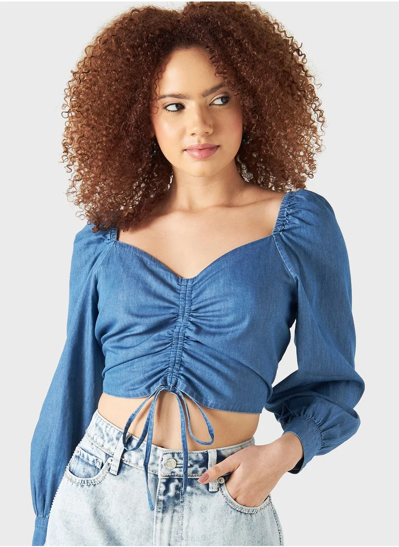 لي كوبر Ruched Denim Crop Top