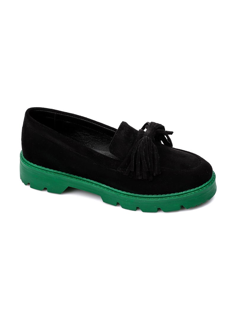 مستر.جو حذاء شمواه بدون رباط بنعل أخضر وشراشيب - أسود - Image 1