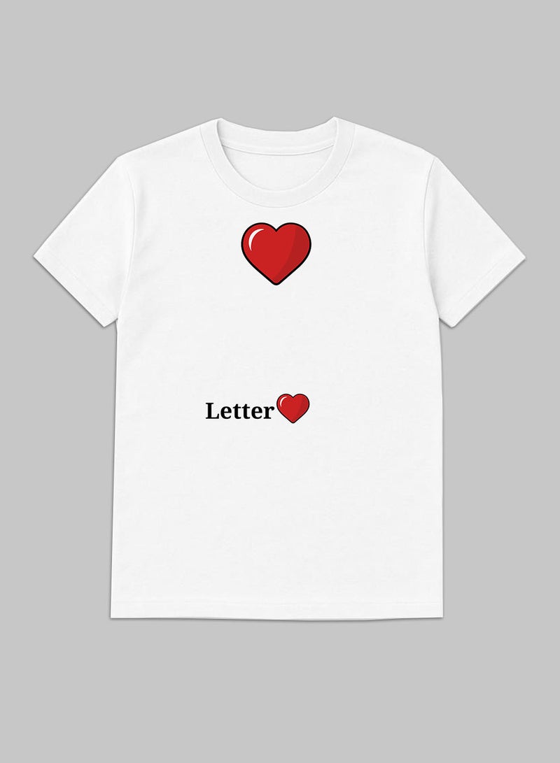 لوحة تيشيرت قطن قابل للتخصيص بحرف من اختيارك مع تصميم قلب أحمر - Image 5