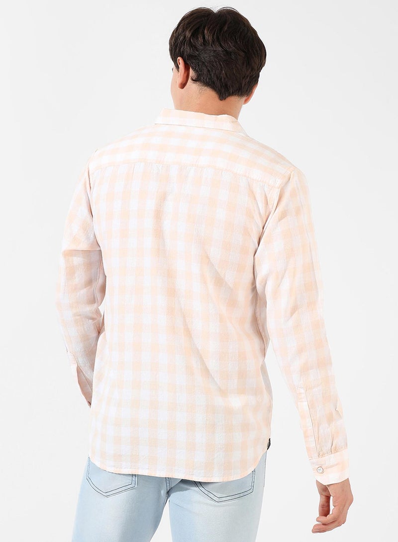 Campus Sutra Campus Sutra Men's White & Peach Checkered Button Up Spread Collar Shirt For Casual Wear | Regular Fit | Cotton Blend Shirt Crafted With Long Sleeve, Comfort Fit & High-Performance For Everyday Wear - Image 3