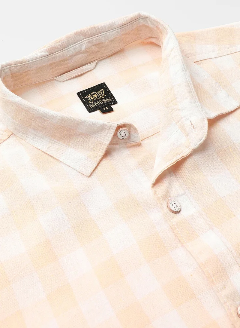 Campus Sutra Campus Sutra Men's White & Peach Checkered Button Up Spread Collar Shirt For Casual Wear | Regular Fit | Cotton Blend Shirt Crafted With Long Sleeve, Comfort Fit & High-Performance For Everyday Wear