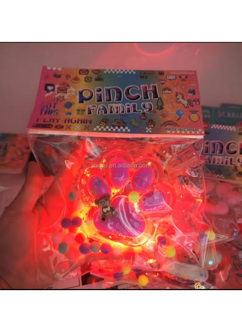 Light-up cat paw squishy, ​​featuring a cute, fun design and attractive colors. It has an internal light that lights up when squeezed, adding a fun and exciting element.