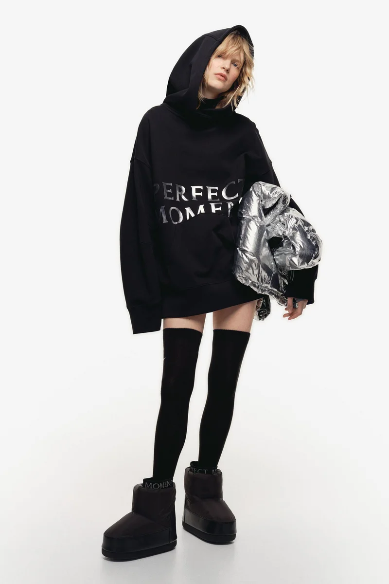 اتش اند ام هودي مُزيّن بعبارة مطبوعة