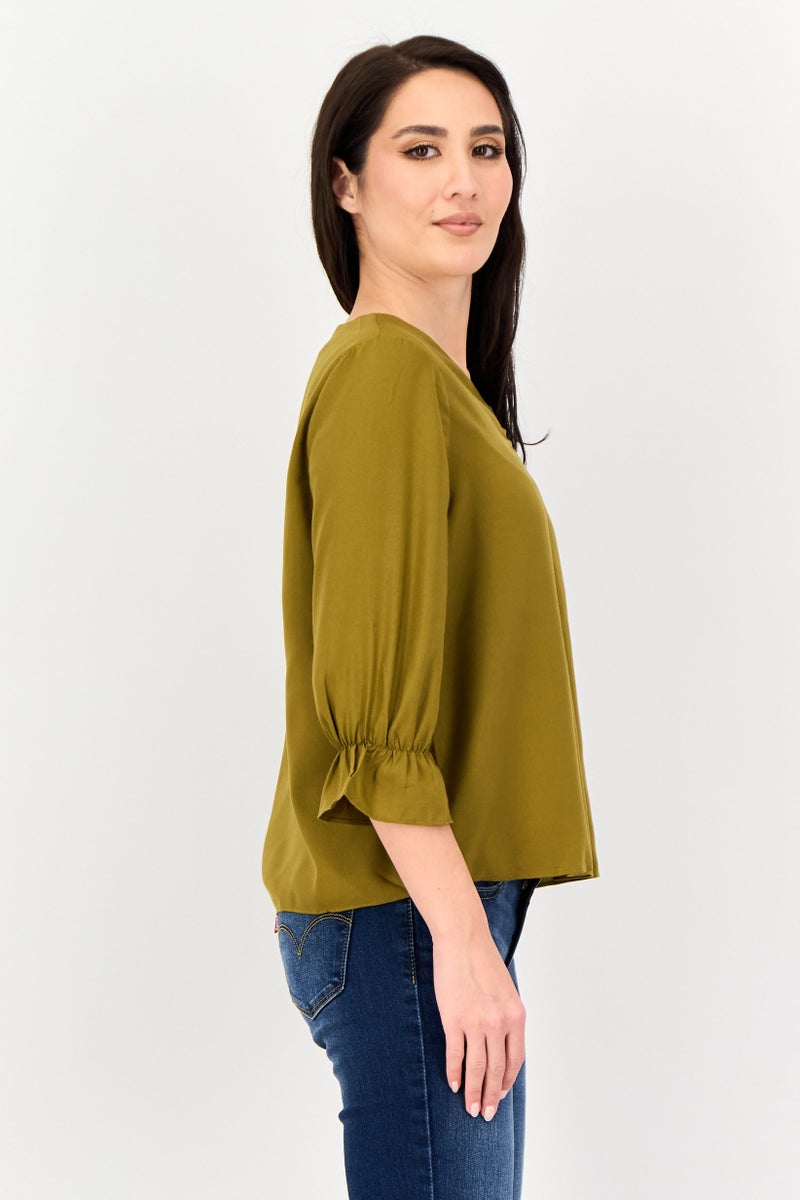 VERO MODA بلوزة نسائية بأكمام طويلة على شكل حرف V من إيسينري x فيرو مودا، زيتوني - Image 3