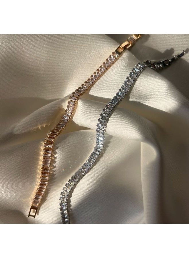 إسوارة فضية راقية مرصعة بالأحجار البراقة – لمسة فخامة تضيف بريقًا لإطلالتك - Image 4