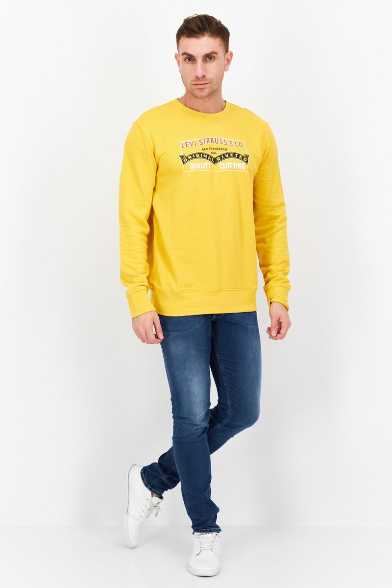 Levi's سويت شيرت رجالي بأكمام طويلة وطباعة جرافيك على شكل طاقم، أصفر - Image 4