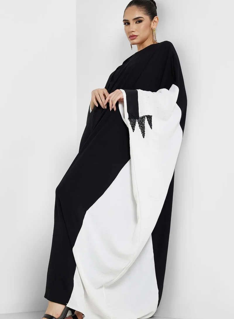 Khizana Colorblock Detail Abaya With Sheila