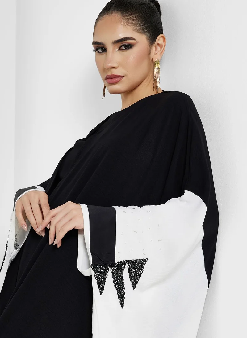 Khizana Colorblock Detail Abaya With Sheila