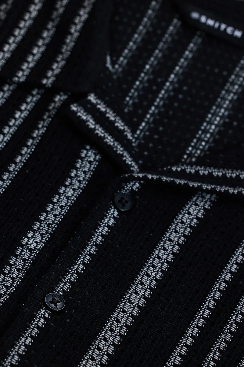 سنيتش قميص كروشيه واسع بياقة مخططة باللون الأسود