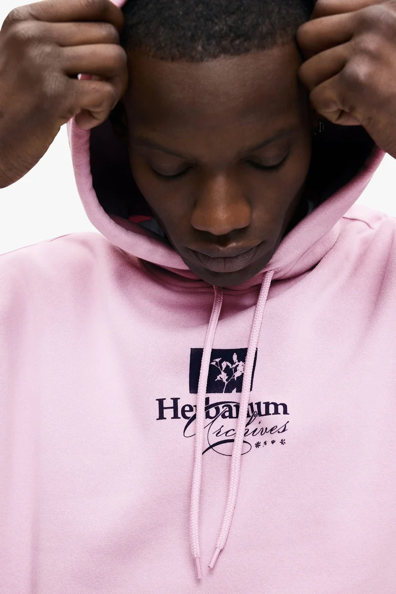 اتش اند ام هودي بقصة مريحة