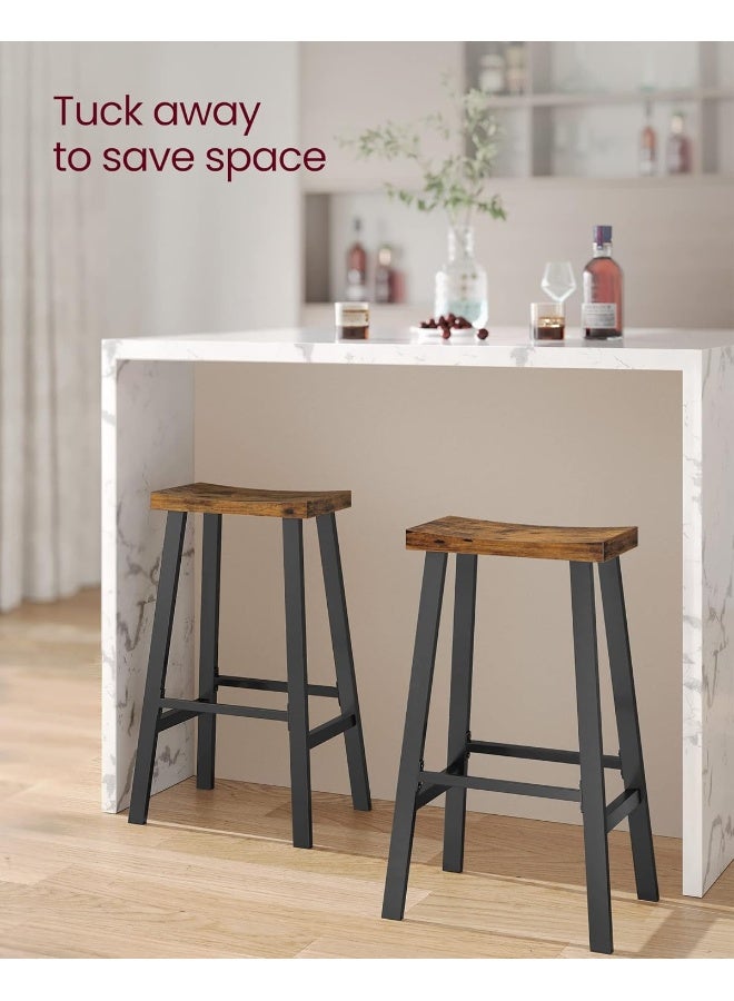VASAGLE كراسي بار، مجموعة من 2 كرسي بار، كراسي بار إفطار للمطبخ مع مسند للقدم، صناعي في غرفة المعيشة، غرفة الحفلات، بني ريفي وأسود 33x10x73 سم - Image 4