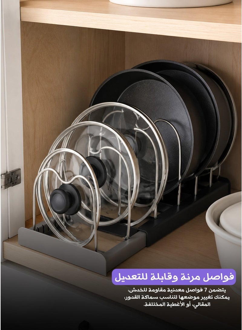 رف منظم للأواني والأغطية متعدد الطبقات قابل للتمديد مصنوع من البلاستيك والفولاذ المقاوم للصدأ طول قابل للتعديل من 305 إلى 56 سم مزود بـ7 فواصل معدنية مقاومة للخدش متعددة الاستخدامات لترتيب المقالي والصواني والأغطية مزود بفتحات مخصصة لمقابض الأواني حل عملي لترتيب المطبخ - Image 1