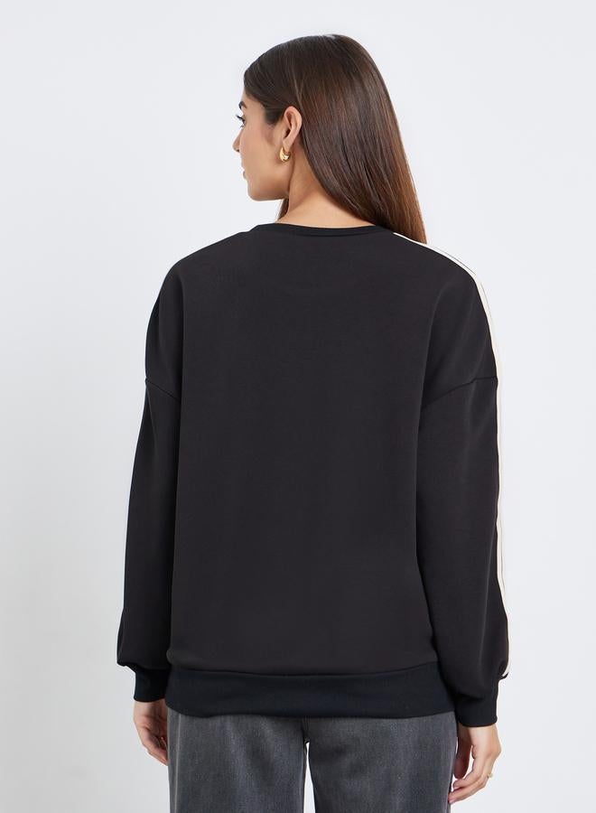 ستايلي سويت شيرت طويل واسع بتفاصيل شريطية - Image 5