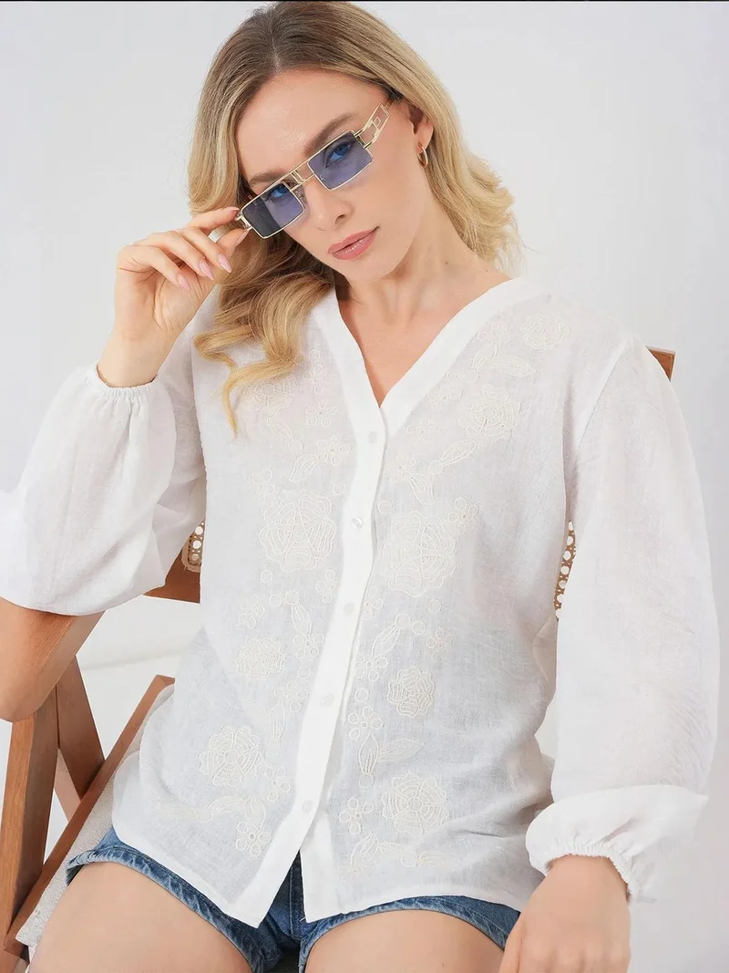 بيغ دارت بلوزة مطرزة بياقة على شكل حرف  وأزرار