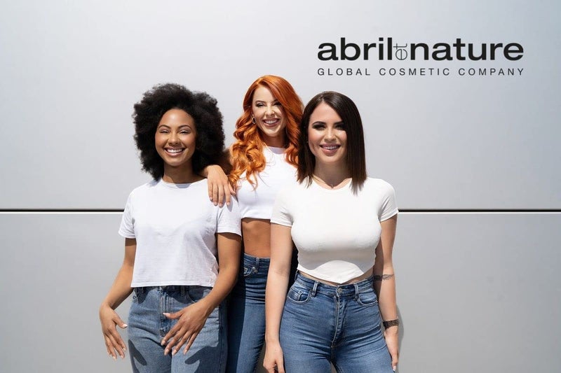 abril et nature - Sublime - Hydrating Repair Mask - For Damaged, Thick, and/or Porous or Afro Hair - Hyaluronic Acid - Softens and Repairs - Professional Hair Mask - 1000 ml - Image 4