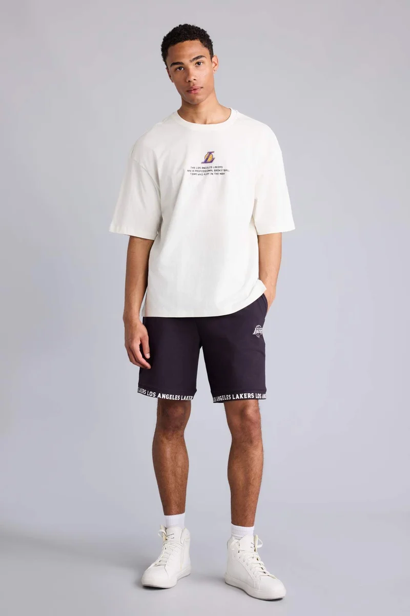 ديفاكتو NBA Los Angeles Lakers Licensed Boxy Fit Crew Neck Short Sleeve T-Shirt