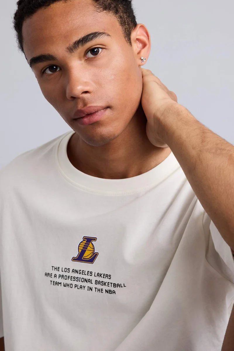 ديفاكتو NBA Los Angeles Lakers Licensed Boxy Fit Crew Neck Short Sleeve T-Shirt