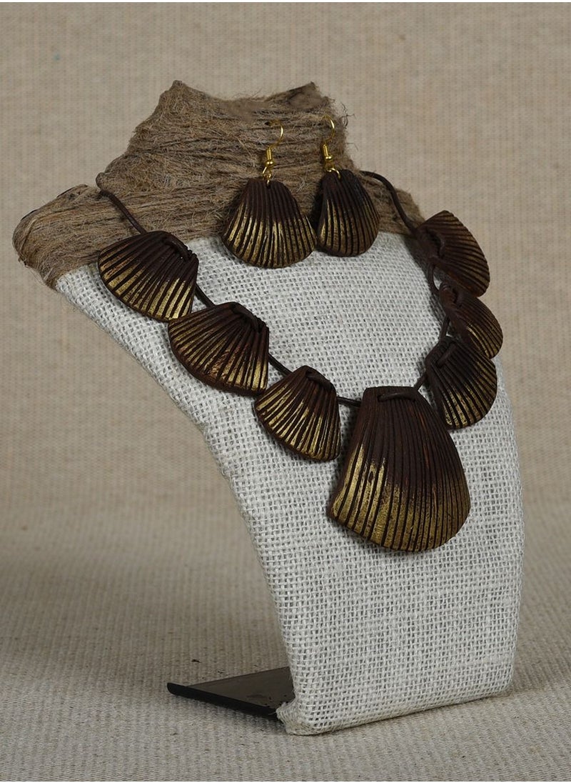 N & H - Women's Coconut Shell Sea Shell Design Necklace with Earrings Set - Image 1