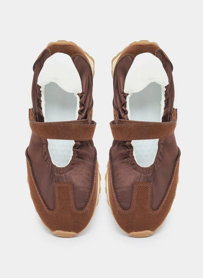Styli Styli Women Brown Hook and Loop Sneakers