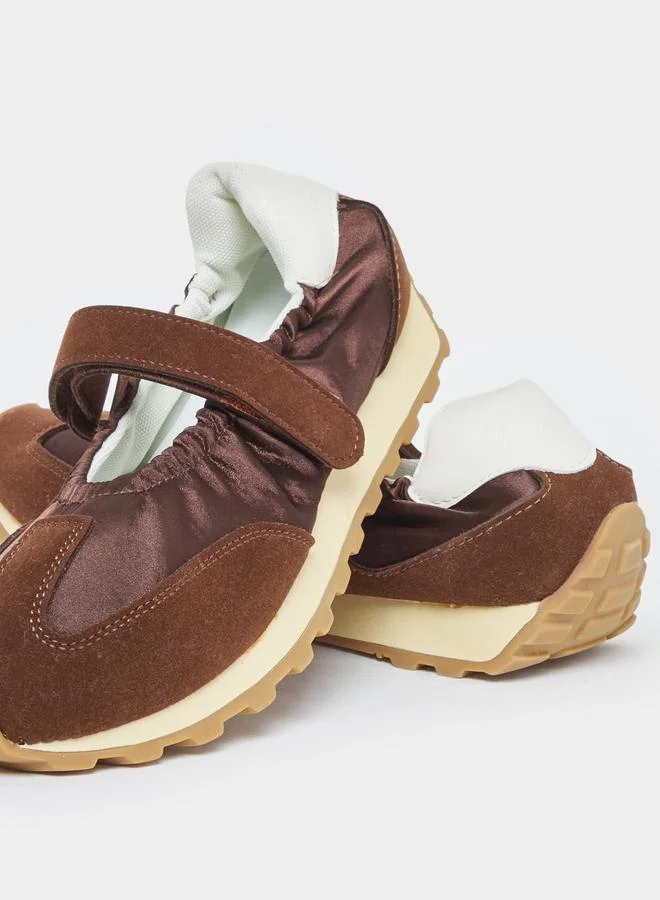 Styli Styli Women Brown Hook and Loop Sneakers
