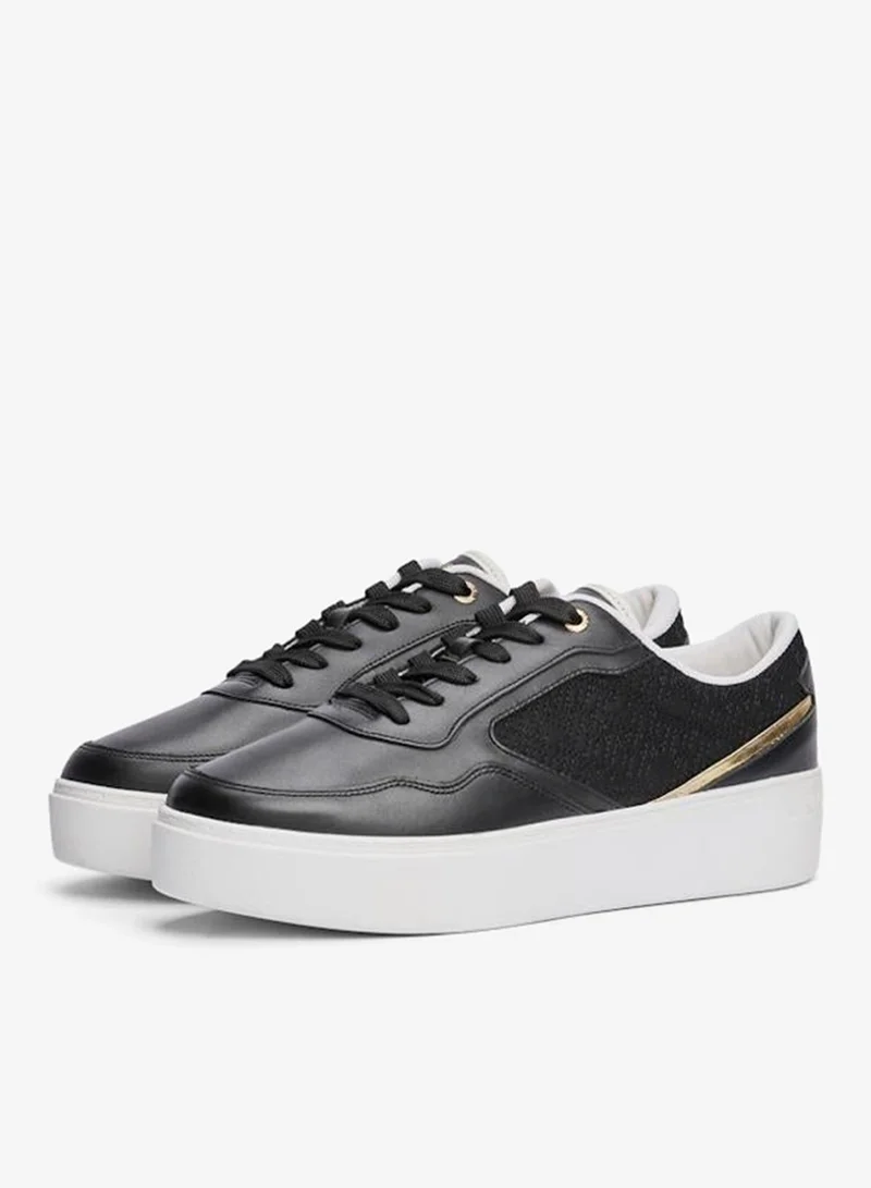 تومي هيلفيغر سنيكرز برباط قصير