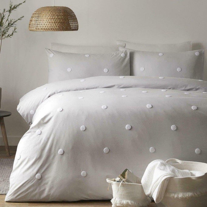 SIGNATURE DUVET COVER SET SUPER KING DOT GARDEN DESIGN 100 COTTON BEDDING WHITE WITH SILVER POLKA DOTS INCLUDES 1 DUVET COVER 260X220CM 2 PILLOWCASES 50X75CM